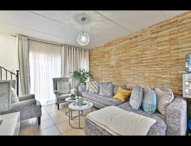 3 BEDROOM TOWNHOUSE FOR SALE IN WILGEHEUWEL